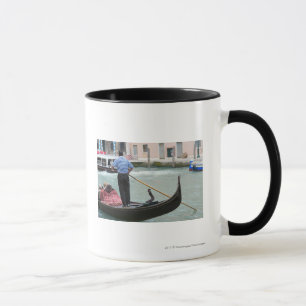 Gondoler i den Venedig kanalen Mugg
