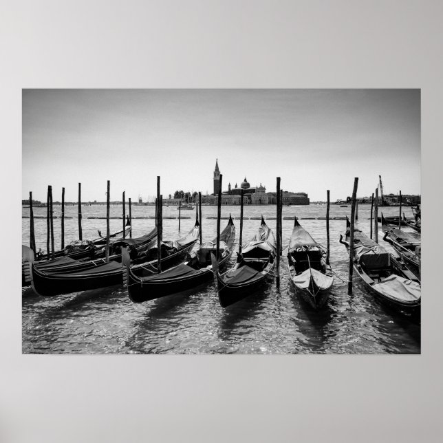 Gondoler i Venedig i svart och vitt Poster (Framsidan)