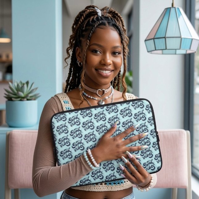 Good Vibes Laptop Sleeve (Skapare uppladdad)