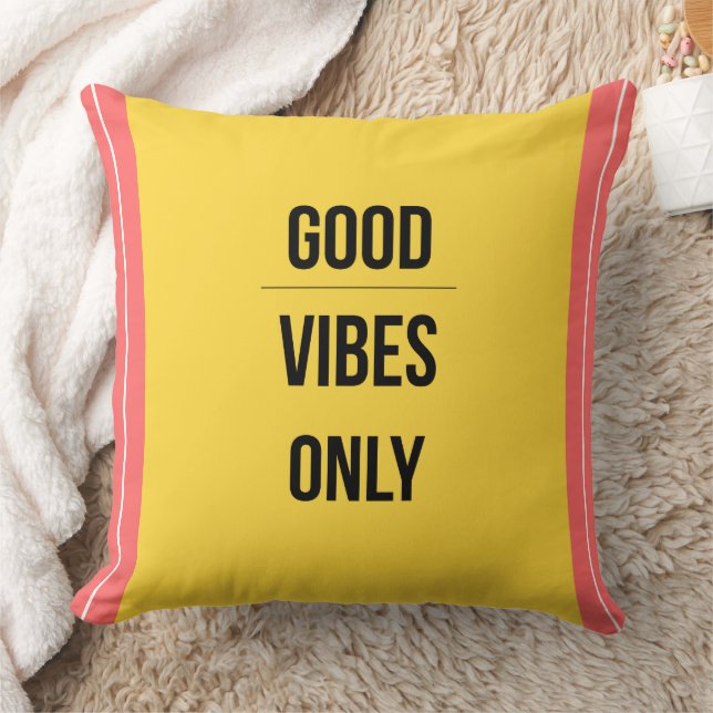 Good Vibes Only — 90s Maximalist Throw Pillow Kudde (Filt)