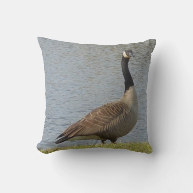 Goose by Pond Dekorativ kudde (Framsida)