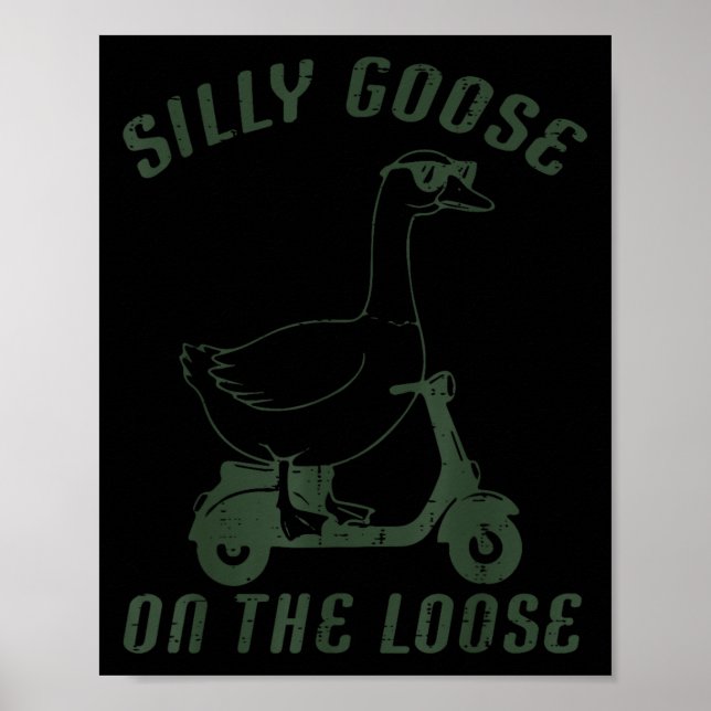 Goose Silly On The Loose Scooter Funny Animal Men  Poster (Framsidan)