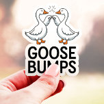 Goosehumps Funny Bird Friends Vinyl Klistermärken<br><div class="desc">Firar vänskap och bra vibes med den här upplyftande "Goosehumps"-klistermärket! Med två gäss ge varandra och en entusiastisk fistuppgång är den här designen en luddig lek på ord som säkert kommer att göra dig ljusare. Perfekt för alla som kärlek skrattar och uppskattar livets snabba sida. Detta hållbara vinyldekaler är idealiskt...</div>
