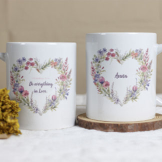 Gör allt i Kärlek Blommigt Heart Christian Mugg
