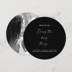 Gör Dang Sak Round Black Photo Spara Datumet