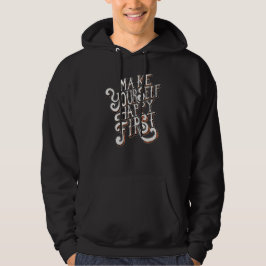 Gör Dig Sjalv Lycklig Först Hoodie