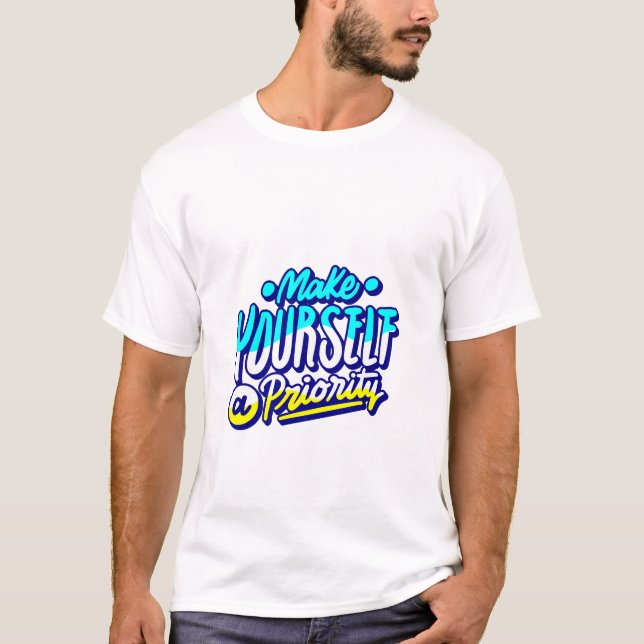 gör dig själv till en prioritet motivationsdesign t shirt (Framsida)