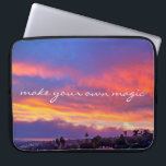 Gör din egen magiska Gult till Rosa Blue Sunset Ph Laptop Sleeve<br><div class="desc">Varje dag i ge får du chansen att "göra din egen magi". Det är budskapet från denna mjuka, häpnadsväckande fotografi av Neoprene laptop sleeve som bestod av en dramatiskt upplyst solnedgång i blått, rosa, orange och gult. Laptop sleeve finns i tre storlekar: 15, 13 och 10 tum. Gör en underbar...</div>