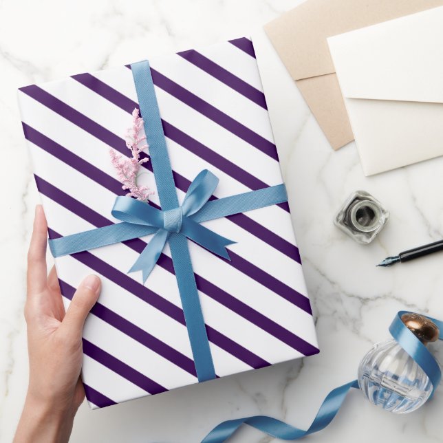 Gör Ditt Present Vackert i Djup Lila Presentpapper (Gifting)