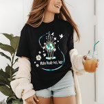 Gör musik inte till Krig Guitar Blommigt World Pea T Shirt<br><div class="desc">Gör Music Not Krig Guitar Blommigt World Peace Doves T-shirts till med texten "Gör musik inte krig" i modern typografi accentuerad med daisy och vita duvor som omger en värld på en gitarr. Designad av Evco Studio www.zazzle.com/store/evcostudio</div>