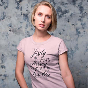 Gör rättvisa kärlek barmhärtighet och gå ödmjukt u t shirt