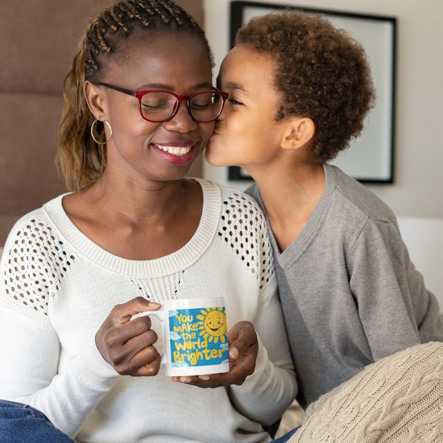 Gör världen ljusare Mugg (Thank someone special with this cute, "You make the world brighter" sun mug! )
