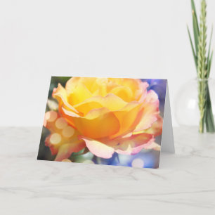 Gorgous gul ros-blomman. Floralfotografi. Helgkort