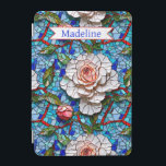 Gorgous Mosaic Flowers Mönster Personlig iPad Mini Skydd<br><div class="desc">Gorgös personlig tablett fodral med ett slående blått och rosa faux mosaiskt blommönster,  med vibrerande blått,  rosa och röda plattor,  med koral färgad ro sammanflätad med grönt foliage. Den invecklade utformningen påminner om nedfläckaden av glas och keramiska plattor,  mosaik,  som skapar en elegant och tidlös estetik.</div>