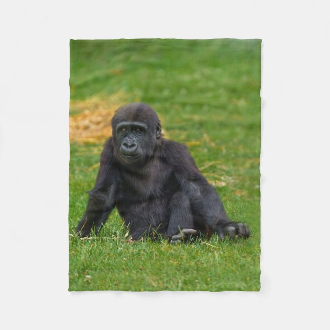 Gorilla Baby Sitta i gräs Fleecefilt (Framsidan)