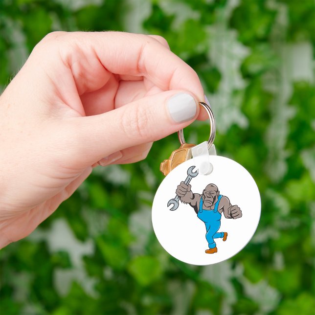 Gorilla Mekaniker som håller skiftnyckel Nyckelring (Skapare uppladdad)