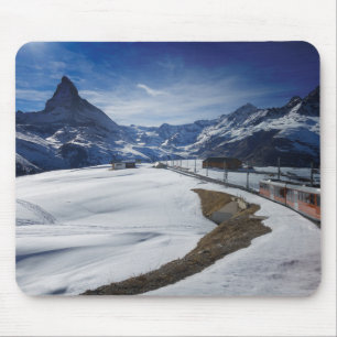 Gornergrat järnväg tåg och Matterhorn i Zermatt Musmatta