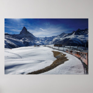 Gornergrat järnvägs tåg och Matterhorn i Zermatt Poster