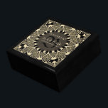 Gosse Tatfor Flower Bröllop-jubileumsruta Smyckeskrin<br><div class="desc">Unik design och Snyggt snöre i dekorativ tatuering som guld och svart, design - Exquisite and elegant personligt bröllp, Annium eller förlovning närvarande. Anpassa med namn, årsdag och monogram eller siffror - som är gjorda i en underbar presentlåda av trä till behållans inkorgar, smyckeskrin för dina speciellare nyckelpersoner. Gör en...</div>