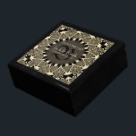 Gosse Tatfor Flower Bröllop-jubileumsruta Smyckeskrin<br><div class="desc">Unik design och Snyggt snöre i dekorativ tatuering som guld och svart, design - Exquisite and elegant personligt bröllp, Annium eller förlovning närvarande. Anpassa med namn, årsdag och monogram eller siffror - som är gjorda i en underbar presentlåda av trä till behållans inkorgar, smyckeskrin för dina speciellare nyckelpersoner. Gör en...</div>