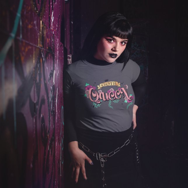Goth Drottning Blommig Grafik T Shirt (Skapare uppladdad)