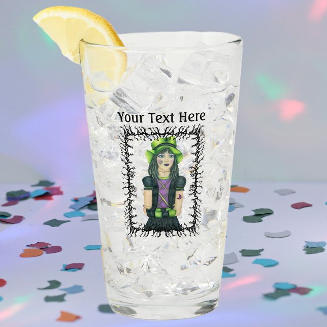 Goth Girl Grönt Ögon Hat Tattoo Barbed Stick Ram Glaskopp (Goth girl floppy green hat tattoos in barbed branch black frame on drinking glass.)