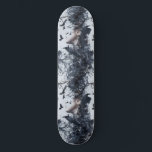 Goth Gothic Girl och Ravens Macabre Skateboard<br><div class="desc">Den här Goth Gothic Girl och Ravens Macabre Skateboard kommer att se lika coola ut på väggen som på gatan</div>