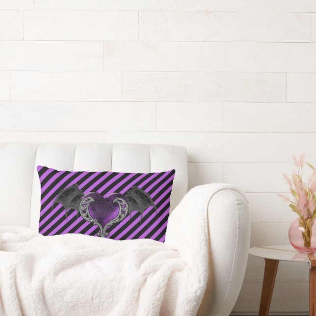 Goth Lila Heart med Fladdermus Vingar Dekorativ ku Lumbarkudde (Soffa)