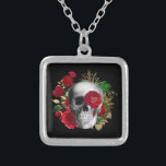 Goth Skull med Red Flowers & Guld Löv Silverpläterat Halsband<br><div class="desc">Ett halsband med ett gult exempel från stil. Vackert röd ros och guld lämnar runt ett svart och vitt skalle.</div>