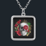 Goth Skull med Red Flowers & Guld Löv Silverpläterat Halsband<br><div class="desc">Ett halsband med ett gult exempel från stil. Vackert röd ros och guld lämnar runt ett svart och vitt skalle.</div>