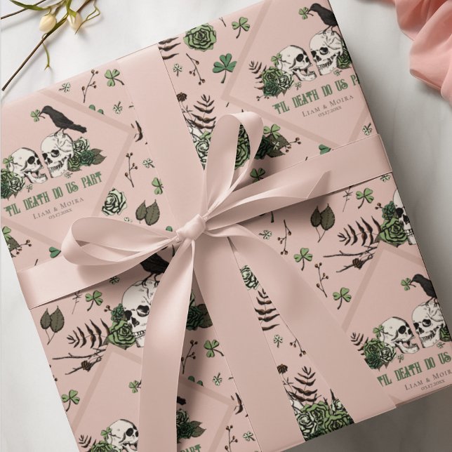Goth St. Patricks Day Blommigt Döskallars Irish Br Presentpapper (Chic Gothic Irish Wedding Til Death Do Us Part Gift Wrap. HandDrawn Skulls, Black Raven, Green Roses)