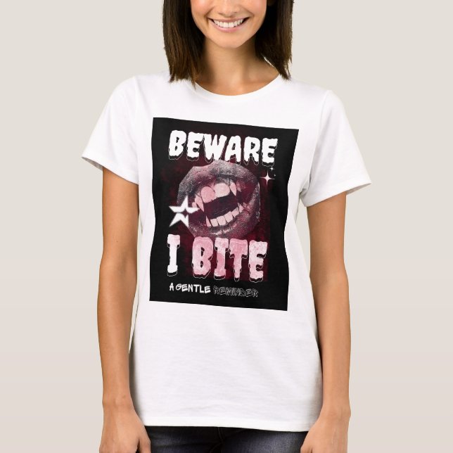 Goth Vampire T-Shirt BEWARE I BITE | Spooky Fangs  (Framsida)