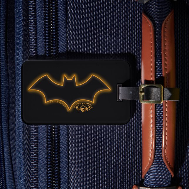 Gotham Knight Batgirl Logotyp Bagagebricka (Framsida Insitu 4)