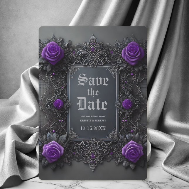 Gotham Lila Grått Blommigt Bröllop spara datum Datumet (Gothic Wedding Save the Date with purple roses on a dark gray background.)