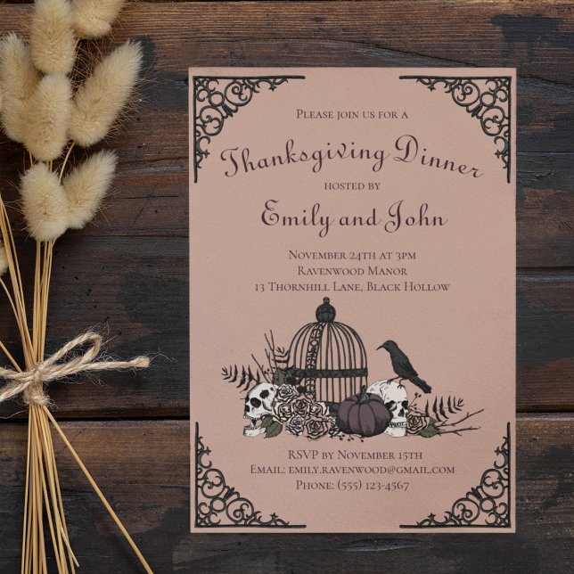 Gotham Thanksgiving Döskallar, Pumpkin, Raven Inbjudningar (Gothic Thanksgiving Dinner Vintage Rose Invite. Hand-Drawn Skulls Roses Birdcage Pumpkin Fall Leaves)