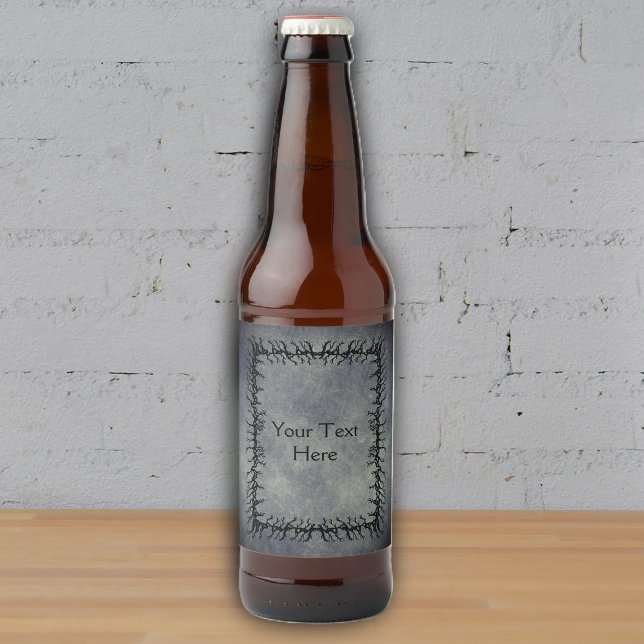 Gothic Barbed black Branch Frame Glowing Grey Ölflaska Etikett (Gothic spooky theme black barbed branch frame on glowing grey beer or drink bottle labels.)