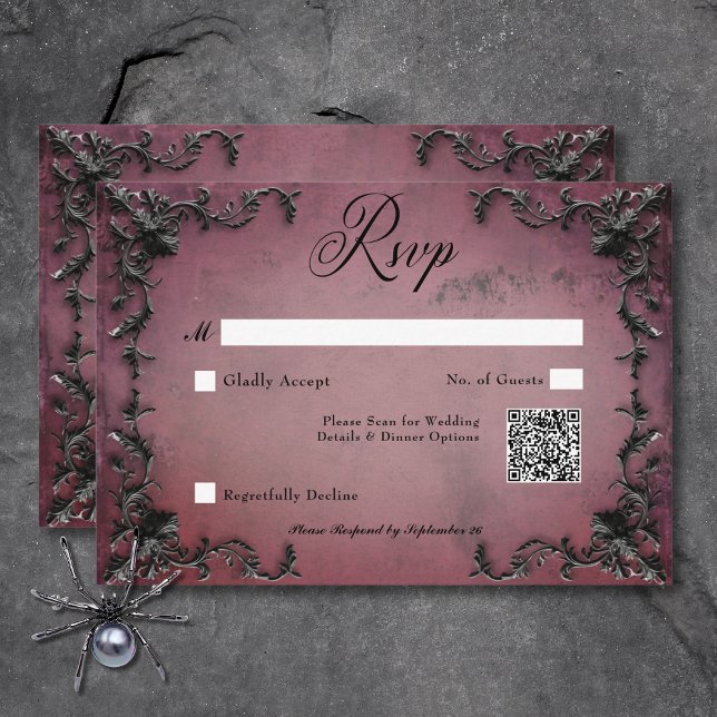 Gothic Black & Burgundy Filigree Heart QR-kod OSA Kort (Gothic Black & Burgundy Filigree Heart QR Code RSVP Card)