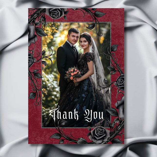 Gothic Black Raven & Ro Burgundy Photo Bröllop Tack Kort (Gothic Black Raven & Roses Burgundy Photo Wedding Thank You Card)