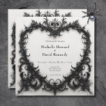Gothic Black & White Filigree Heart Bröllop Inbjudningar<br><div class="desc">Fira kärlek i grandeur av Gothic romantik med vår fängslande bröllopsinbjudan. Förstora mörken och elegans med vårt svarta, tredimensionella fiberhjärta ram, omger fet svart mot en pristinvit bakgrund. Denna inbjudan visar en mystisk charm, perfekt för par som vill förse sin bröllopsdag med en luft av dramatisk sofistikering. De komplicerade detaljerna...</div>