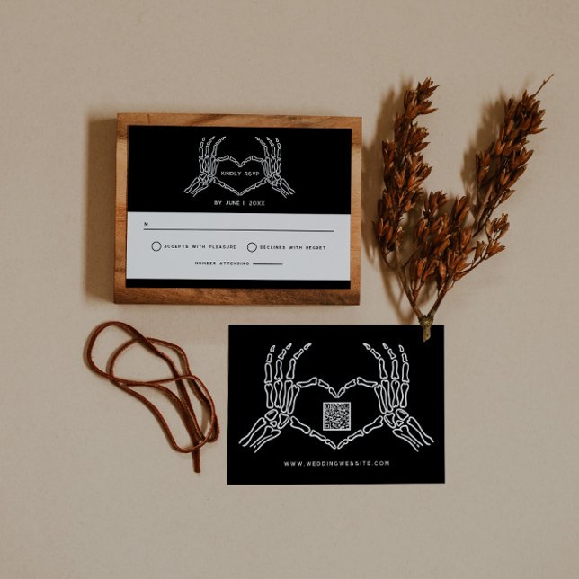 Gothic Bröllop Skeleton Händer Bröllop QR Code OSA Inbjudningar (Skapare uppladdad)