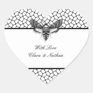 Gothic Bröllop Sticker - Moth & Snöre Black & Whit Hjärtformat Klistermärke