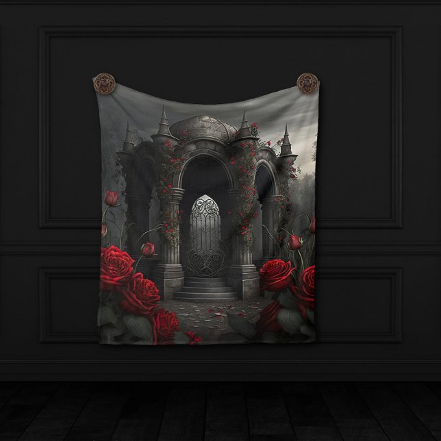 Gothic Cemetery Gazebo med Röd ros i natt Fleecefilt (Skapare uppladdad)