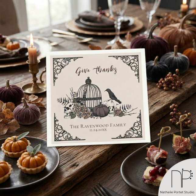 Gothic Ge Tacks Fågelbur Servett (This gothic thanksgiving napkin features hand-drawn birdcages and skulls for elegant fall dinners.)