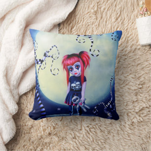 Gothic Girl voodoo doll and creepy vines Kudde