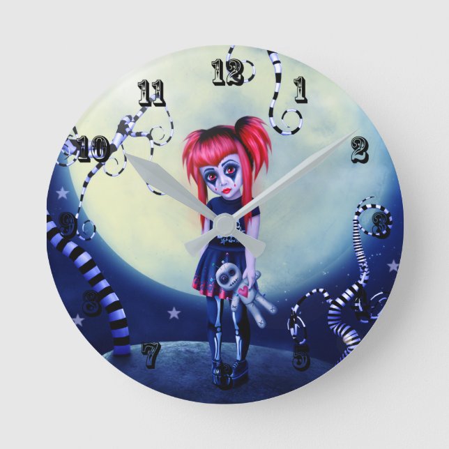 Gothic Girl voodoo doll and creepy vines Rund Klocka (Framsida)