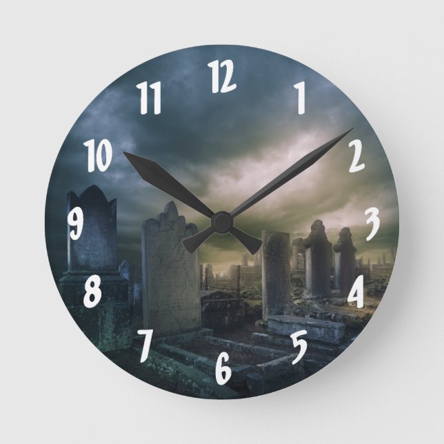 Gothic Graveyard Wall Clock Rund Klocka (Framsida)
