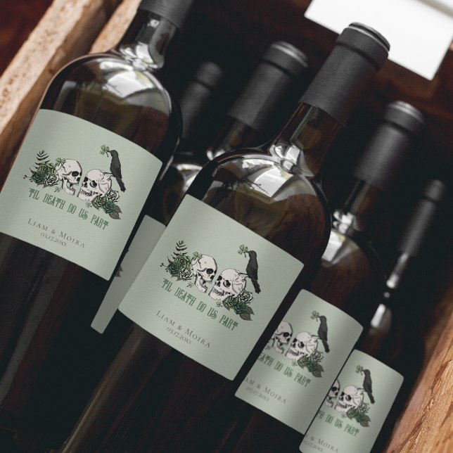 Gothic Grönt Til Död Irish Bröllop Blommigt Skull Vinflaska Etikett (Elegant Sage Gothic Til Death Do Us Part Hand-Drawn Floral Skull, Green Roses, Shamrock, Clover...)