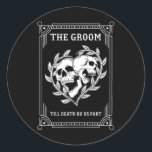 Gothic Halloween Groom Bride Bröllop Bachelorette Runt Klistermärke<br><div class="desc">Gothic Halloween Groom Bride Bröllop Bachelorette Party</div>