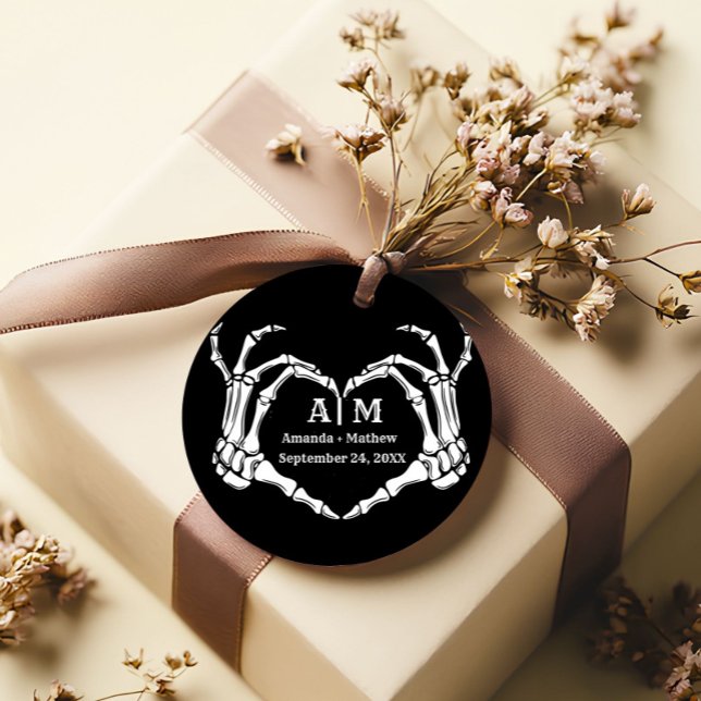 Gothic Halloween Skull Hand Heart Black Bröllop Gåvor Etiketter (Skapare uppladdad)