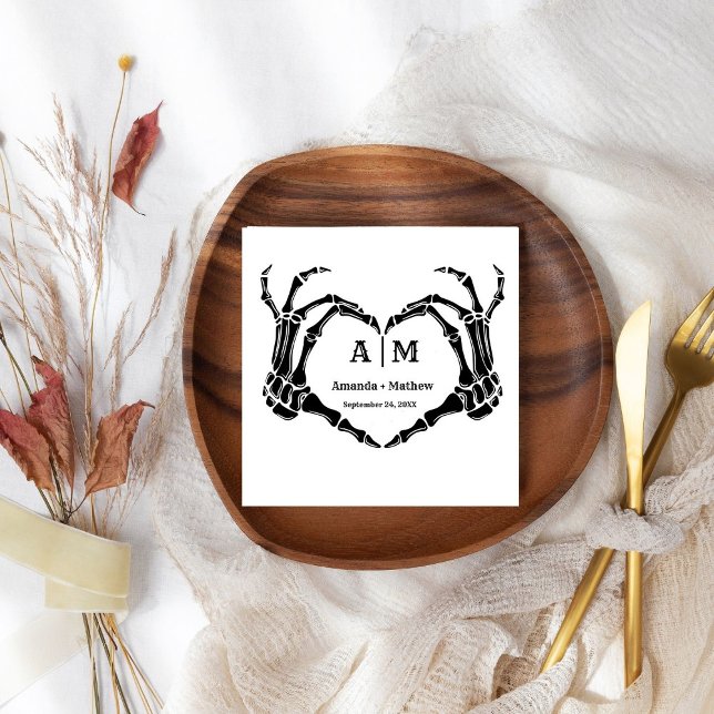 Gothic Halloween Skull Hand Heart Black Bröllop Pappersservett (Skapare uppladdad)